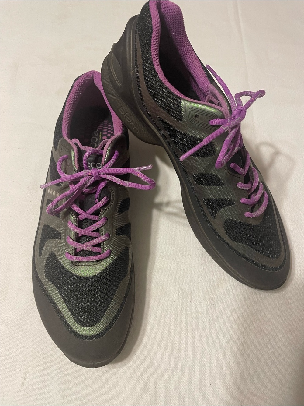 Ecco Women's Gray and Purple Athletic Sneakers
